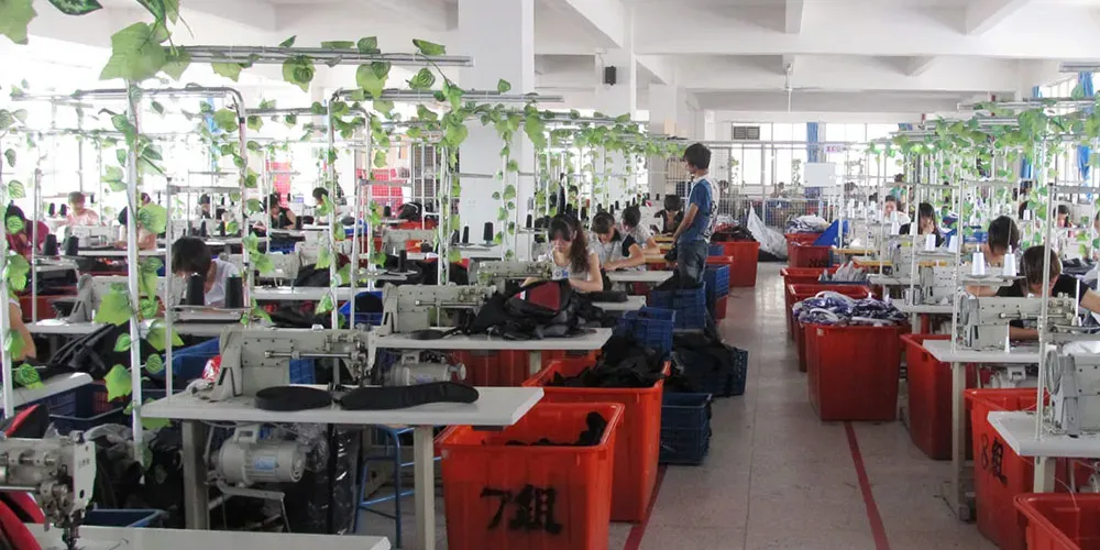 Benshine custom bag factory production floor in Xiamen